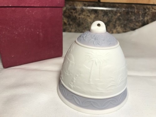 Vintage Lladro 1993 Christmas Porcelain Bell Ornament - Picture 3 of 6