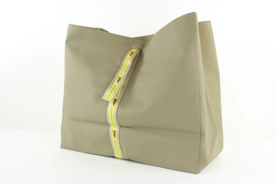 Louis Vuitton Gris LV Copa Mundial Neutrales Bolsa 12LVS1210 Foto 2 de 4