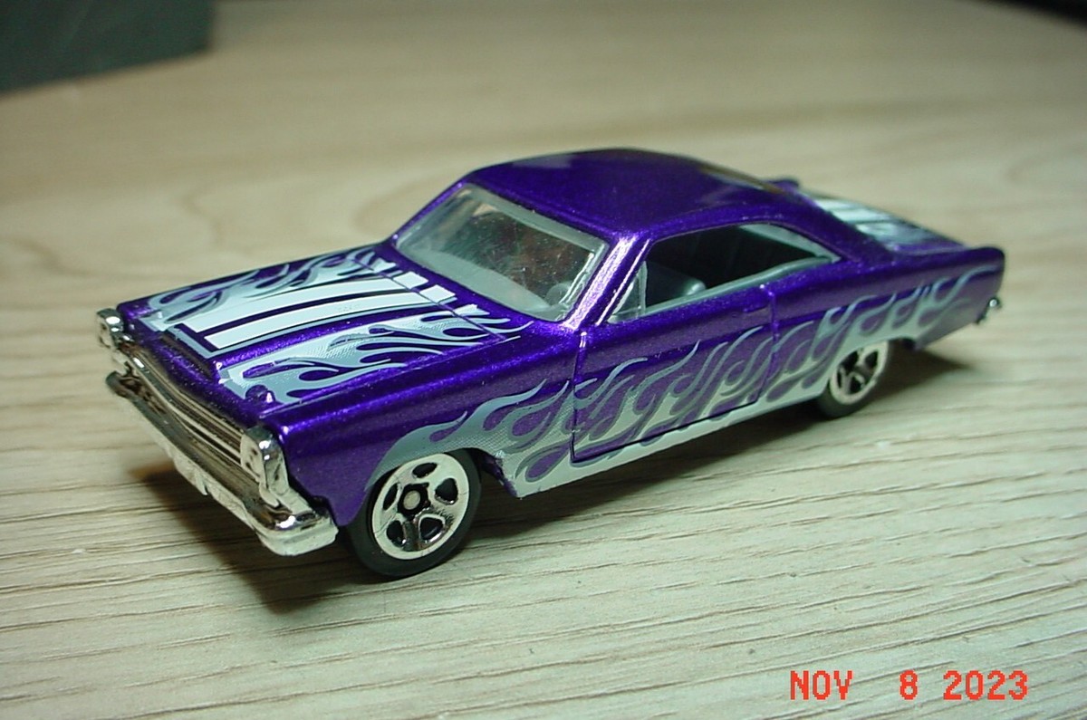 '68 Ford Fairlane GT ミニカー 1966 FORD FAIRLANE GT BARN FIND 1:64 SCALE LIMITED EDITION