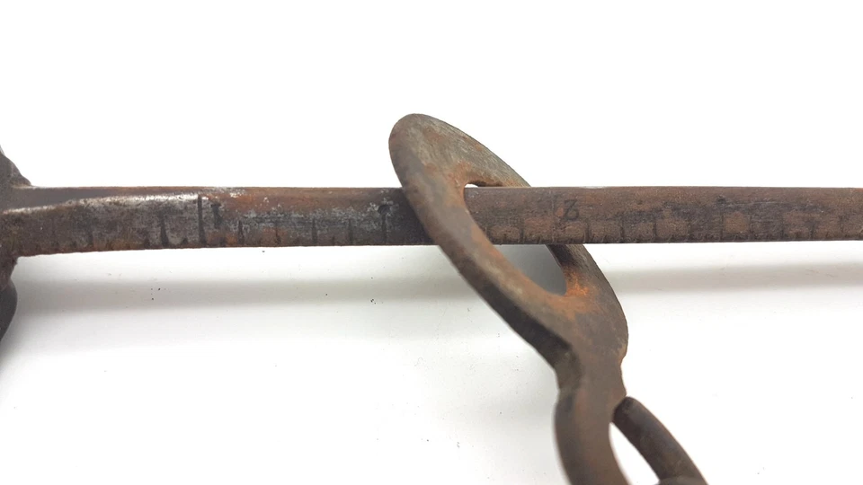 Ancienne balance Romaine XVIIIe? graduée de 1 à 30 kg Avec poids L 47 cm - Photo 4/4