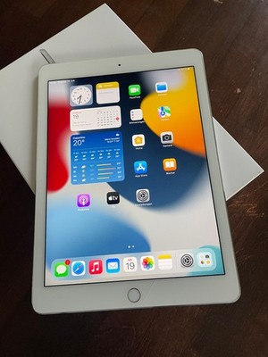 Apple iPad Air 2 64GB, WLAN + Cellular 4G - 9,7 Zoll Silber/Weiß +SmartCover
