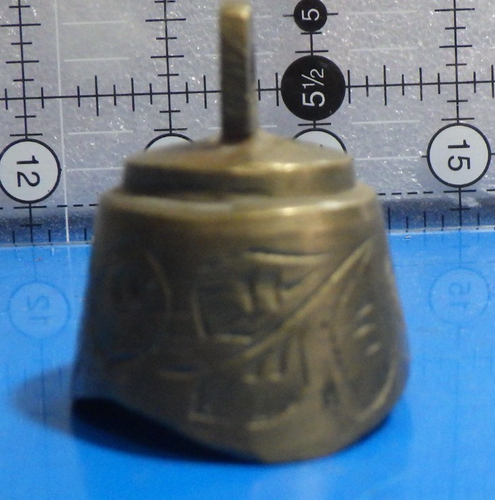 vintage etched India brass bell beautiful peel great wind chime 1 3/8X1.5+ 1oz - Bild 2 von 5