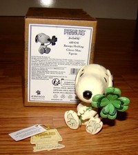 Peanuts by Jim Shore, SNOOPY HOLDING CLOVER 6014341 Miniature, Lucky Beagle