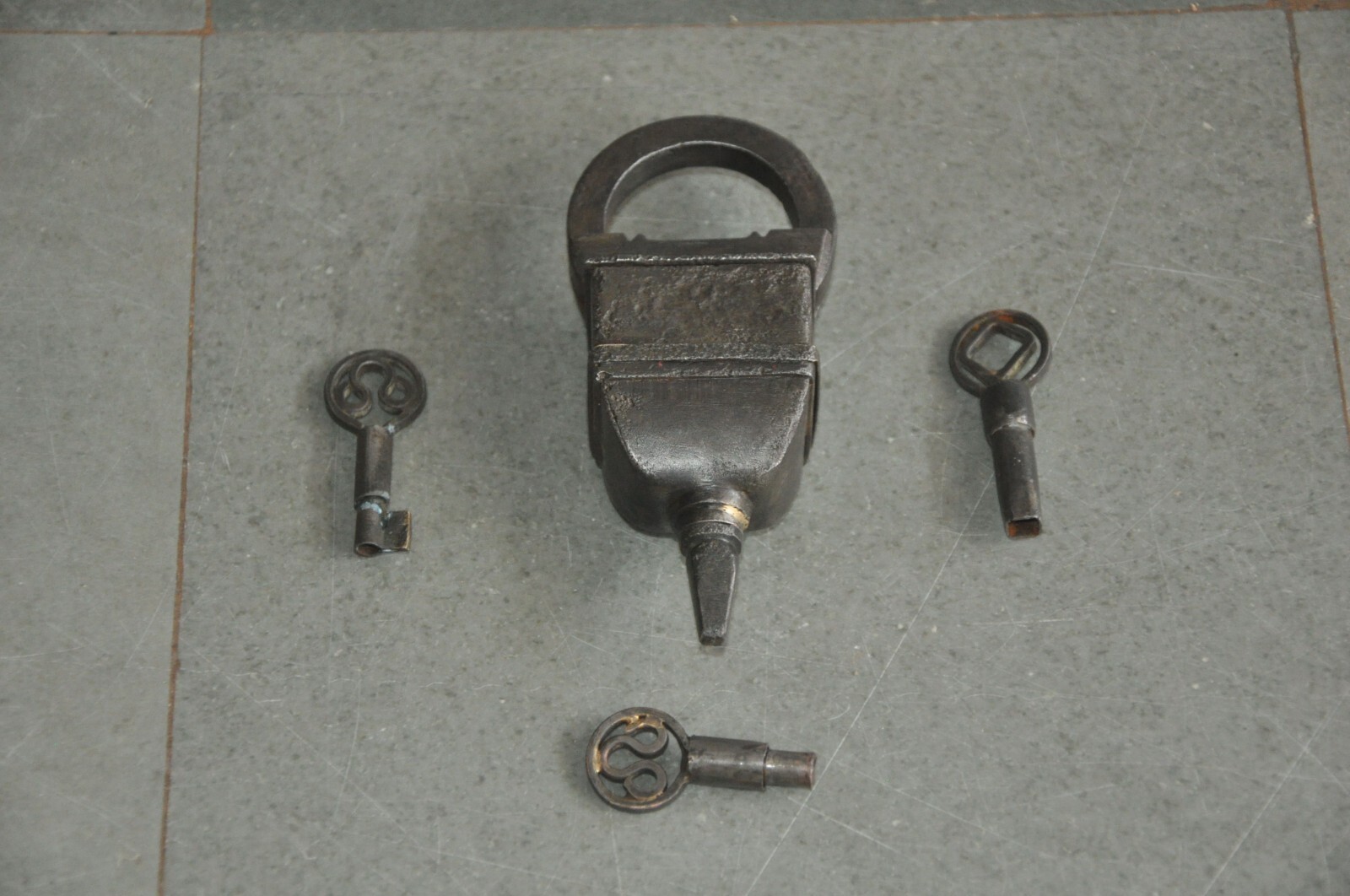 Vintage Solid Iron 3 Key Tricky/Puzzle Handcrafted Screw System Padlock