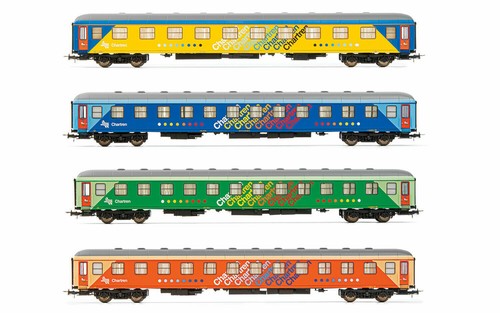 Electrotren E18043 RENFE, 4-tlg. Set Reisezugwagen Chartren, Z12t 15000, Ep. IV | Zustand: Neu