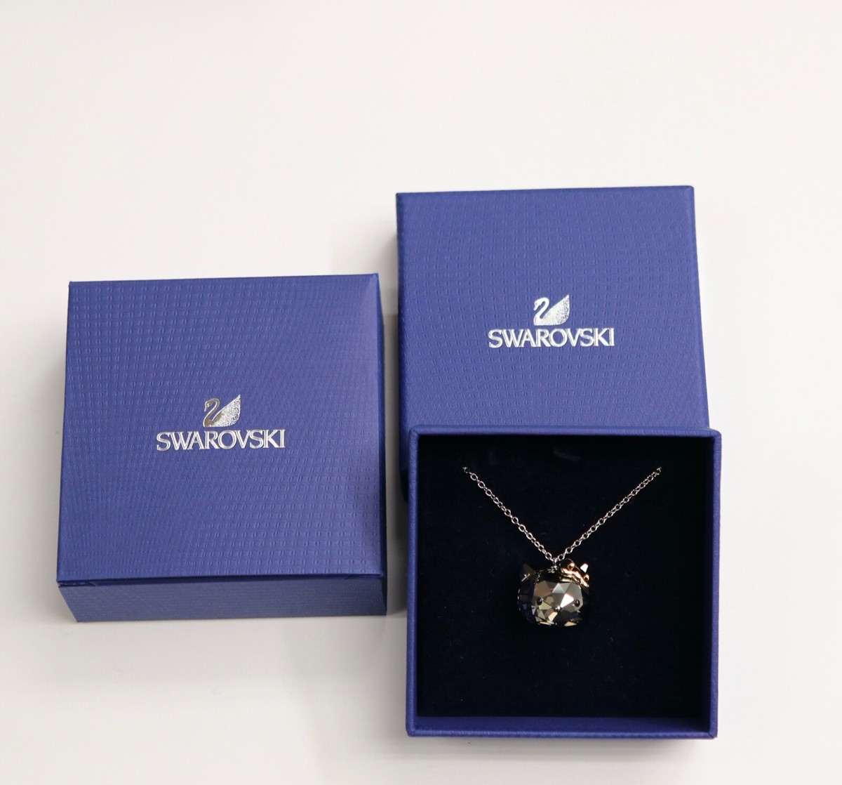 SWAROVSKI HELLO KITTY FACE CRYSTAL SANRIO JET GOLD PENDANT SWAROVSKI HELLO KITTY FACE CRYSTAL SANRIO JET GOLD PENDANT