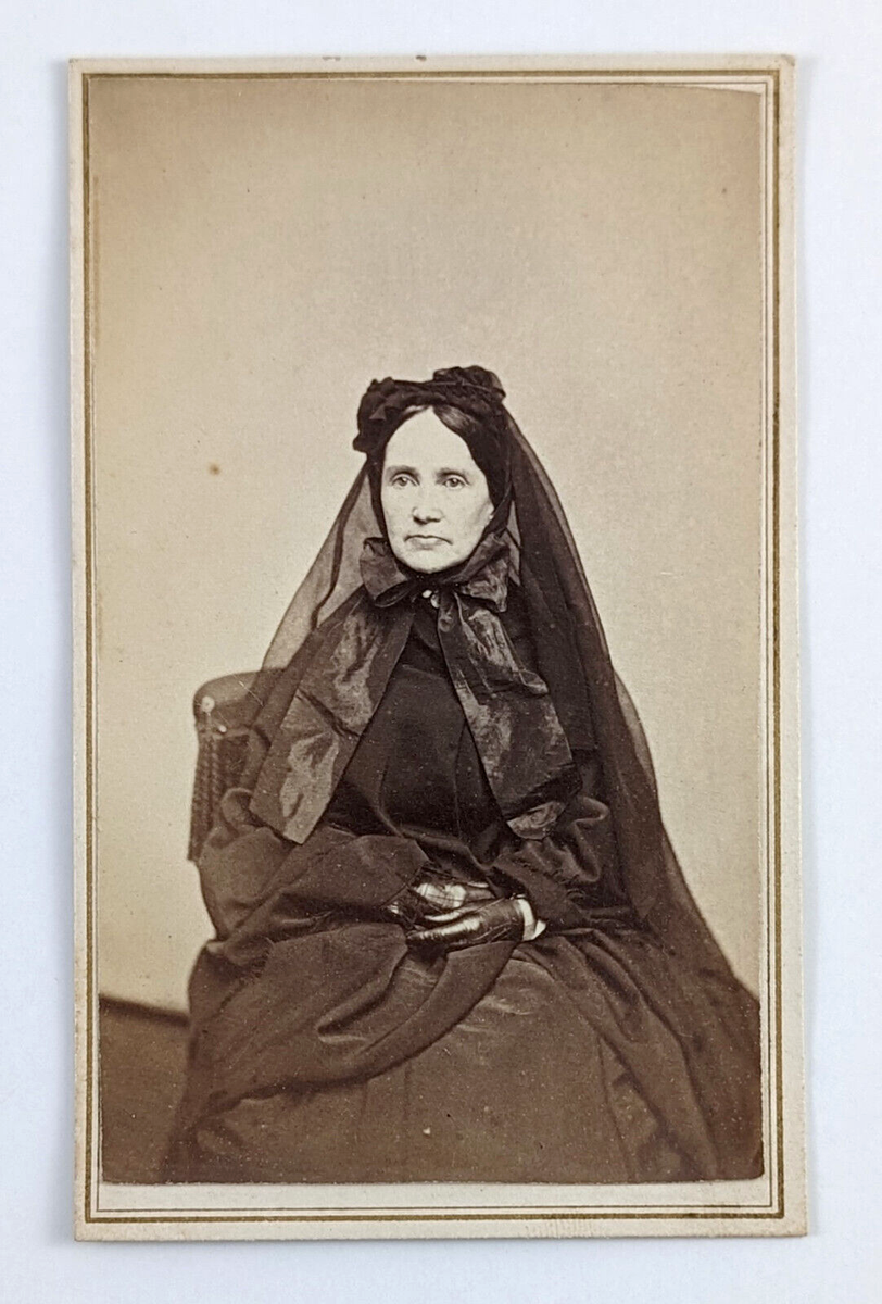 1860s CDV Photo Woman Mourning Fashion Crepe Veil Illinois Female