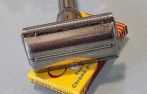 SAFETY RAZOR GILLETTE ADJUSTABLE G 4 - Foto 3 di 6