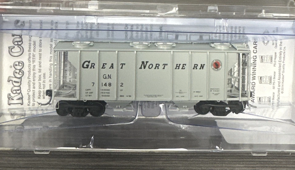 Kadee Cars HO RTR #8043 40’ PS-2 2 Bay 2003 cf Cov Hopper Great Northern NIB - Image 3 of 3