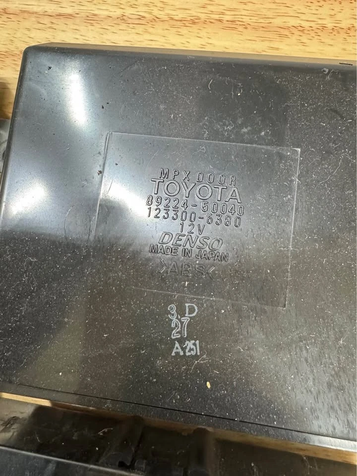 Módulo de controle multiplex Lexus LS430 2001 - 2003 - dianteiro/traseiro/motorista/passageiro - Imagem 4 de 4