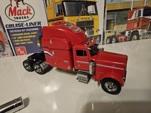 Red Peterbilt Model 379 Franklin Mint Damaged, For Parts Or Repair 1/32 Scale - Picture 7 of 20