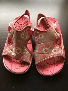 nike toddler sandals size 11