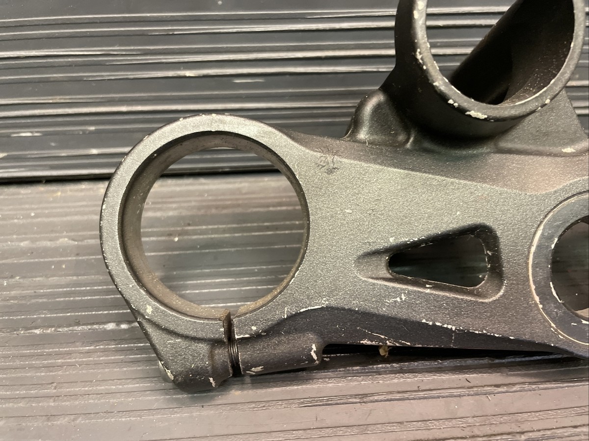 2005 Kawasaki Ninja ZX10R top triple tree, fork tube bridge
