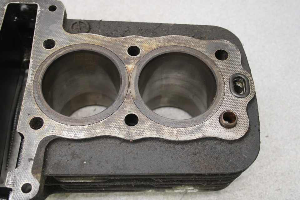 1982 Kawasaki KZ550A Sports двигатель верхний конец цилиндры 0453.kw - Изображение 2 из 4