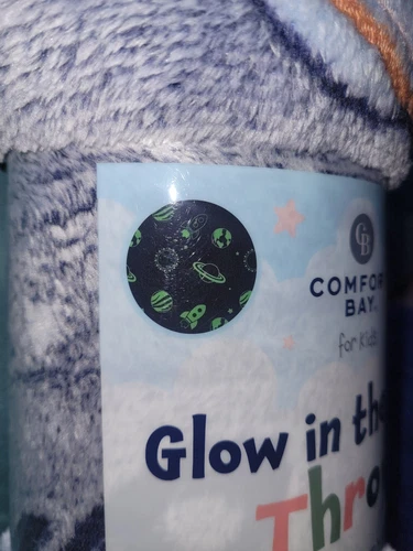 NWT Comfort Bay Throw Blanket For Kids Blue Outer Space Glow-In-The-Dark 40 X 50 - Picture 4 of 4