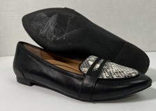 Women's Vionic Savannah Penny Loafer White/Black Snake Print Size 6.5