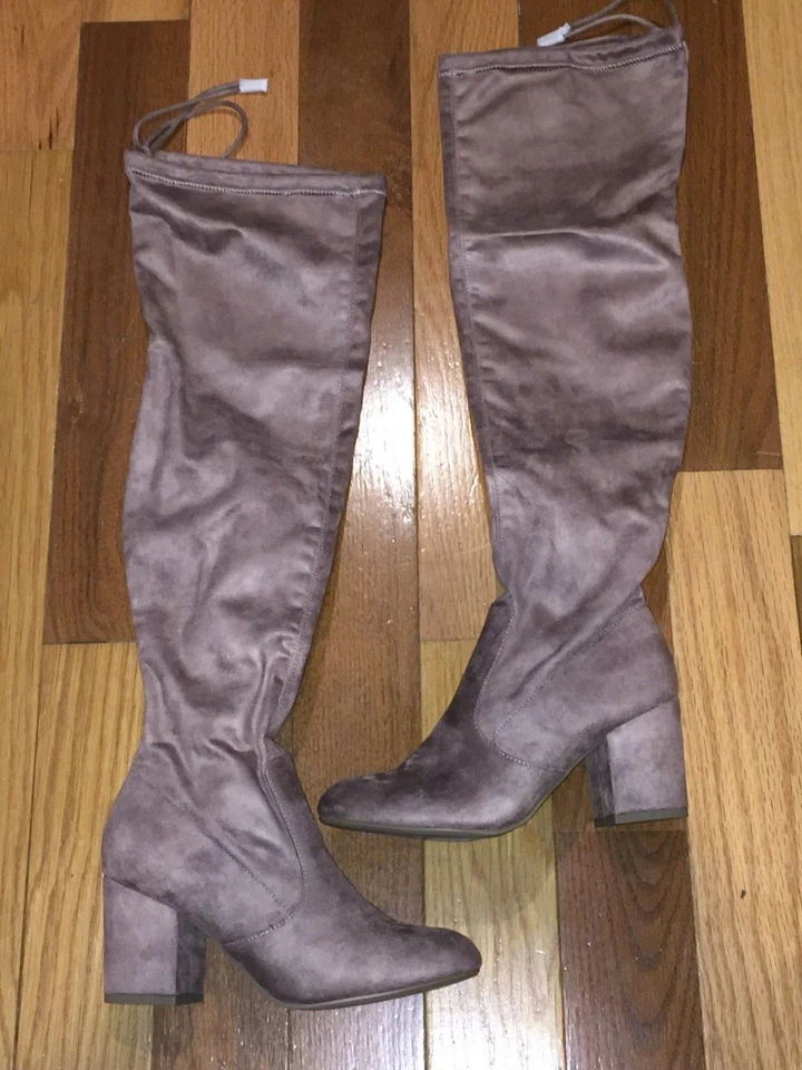 Damas Informe "Mahala" Botas Inclinadas Sobre la Rodilla Gamuza Sólidas Taupe Tacón Bloque Foto 2 de 4