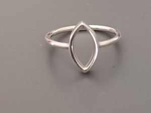 Womens Silver Oval/Eye Shape Ring Size 7