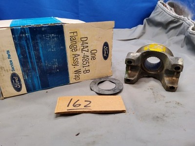 NOS FORD D4AZ-4851-A / B Flange Differential Yoke 28 Spline 8.7 ring gear 1980-8