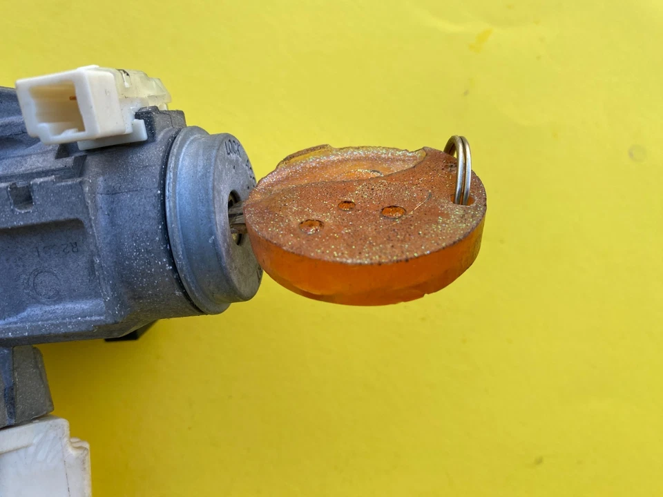 Interruptor de encendido de dirección Scion xD 2008-2014 bloqueo con cilindro de llave OEM 84450-71010 Foto 2 de 4