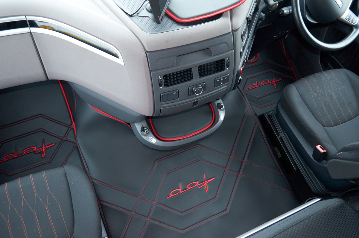 TRUCK ECO LEATHER FLOOR MATS SETBLACK/RED FIT DAF XF 106 20182022 old