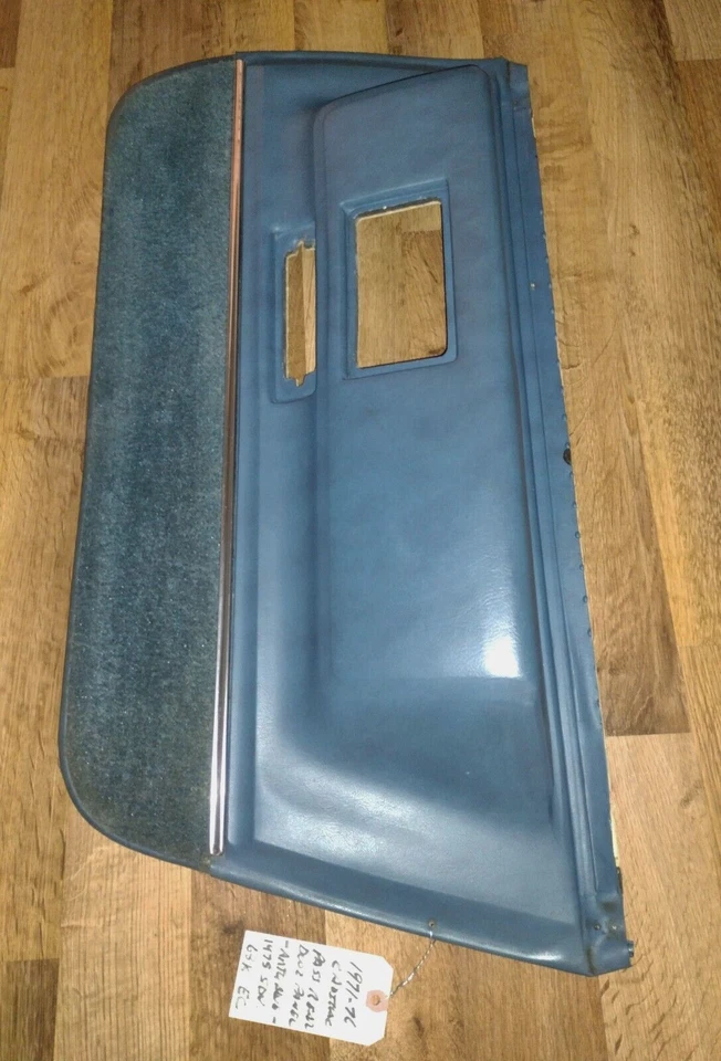 Cadillac Fleetwood 1971-76 sedán Deville panel de puerta inferior trasera reposabrazos azul Foto 4 de 4