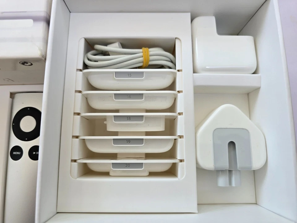 APPLE UNIVERSAL DOCK GENUINE IPOD DOCKING STATION A1371 REMOTE ADAPTER MC746B/A - Image 4 of 4