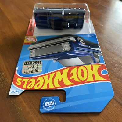 Hot Wheels ’83 CHEVY SILVERADO ３台セット 未開封 Amazon.com: Hot Wheels - '83 Chevy Silverado - HW Hot Trucks 7/10