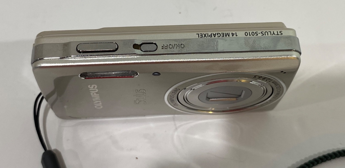 Olympus Stylus 5010 14.0MP Digital Camera - Titanium READ