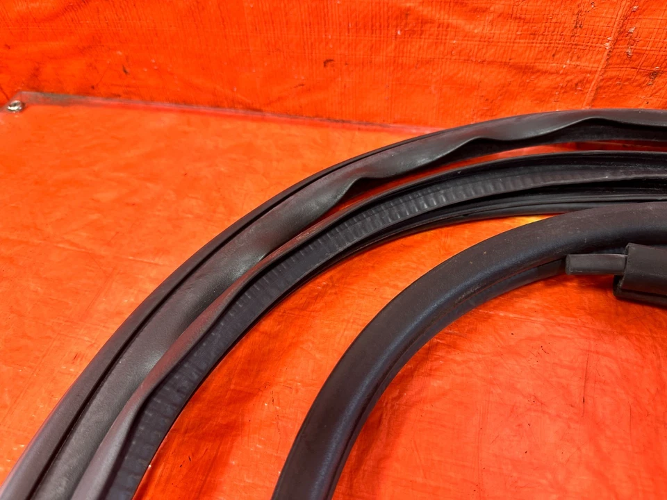 04-11 MAZDA RX8 RX-8 CHASIS A PUERTA ABIERTA MOLDURA TIRA CLIMÁTICA DELANTERA IZQUIERDA FABRICANTE DE EQUIPOS ORIGINALES 303 Foto 4 de 4