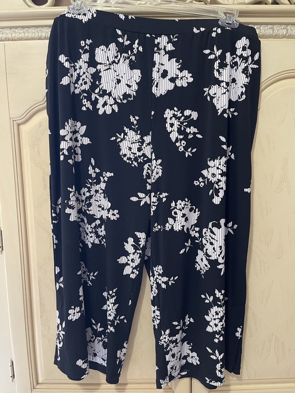 Susan Graver Liquid Knit Wide-Leg Pull-on Crop Pant -1X - Black & White NEW