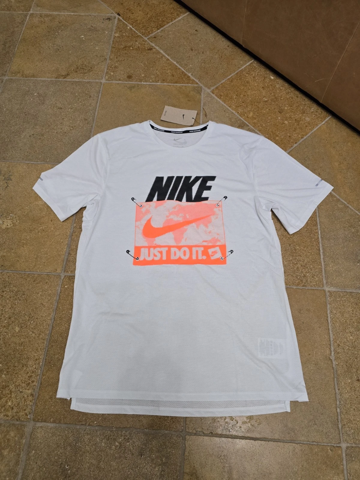 Nike Rise 365 Run Energy Dri-FIT Men Small White Short Sleeve Tshirt HJ4158 121