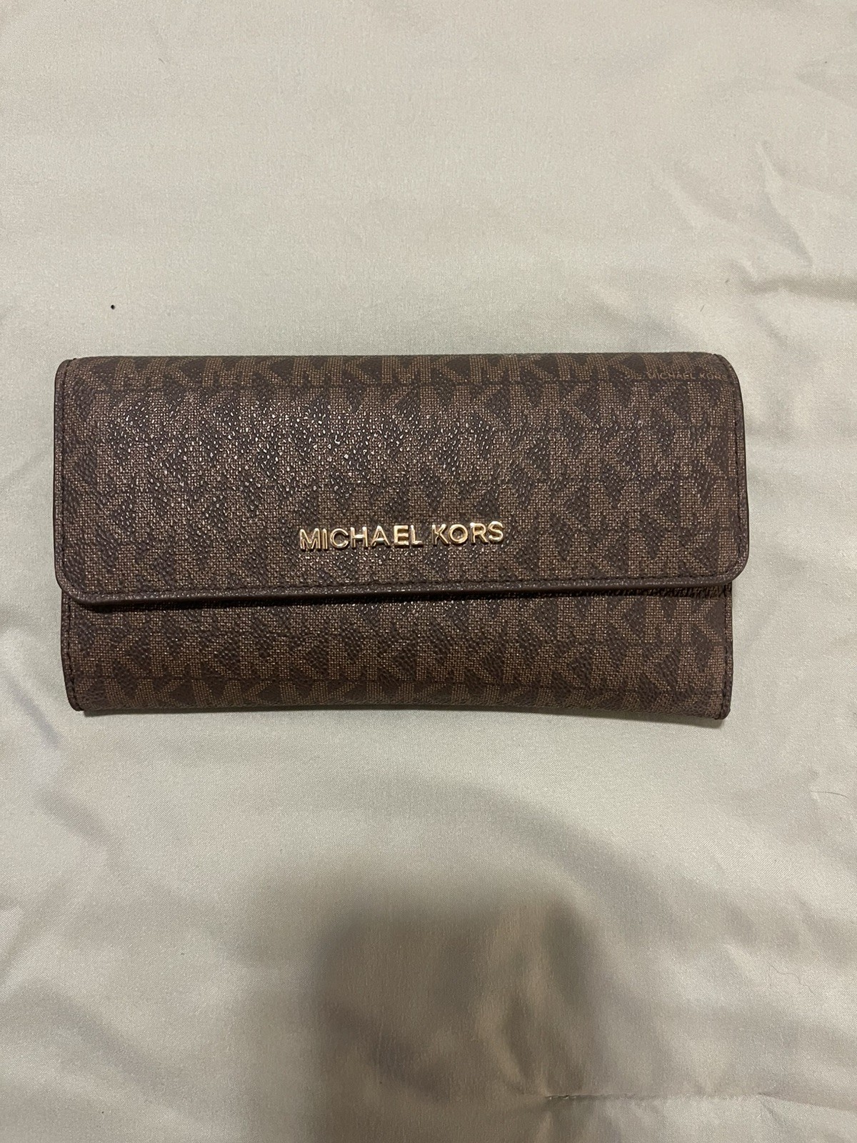 NWT Michael Kors Signature Jet Set Trifold Travel Wallet Large + Orig Paperwork