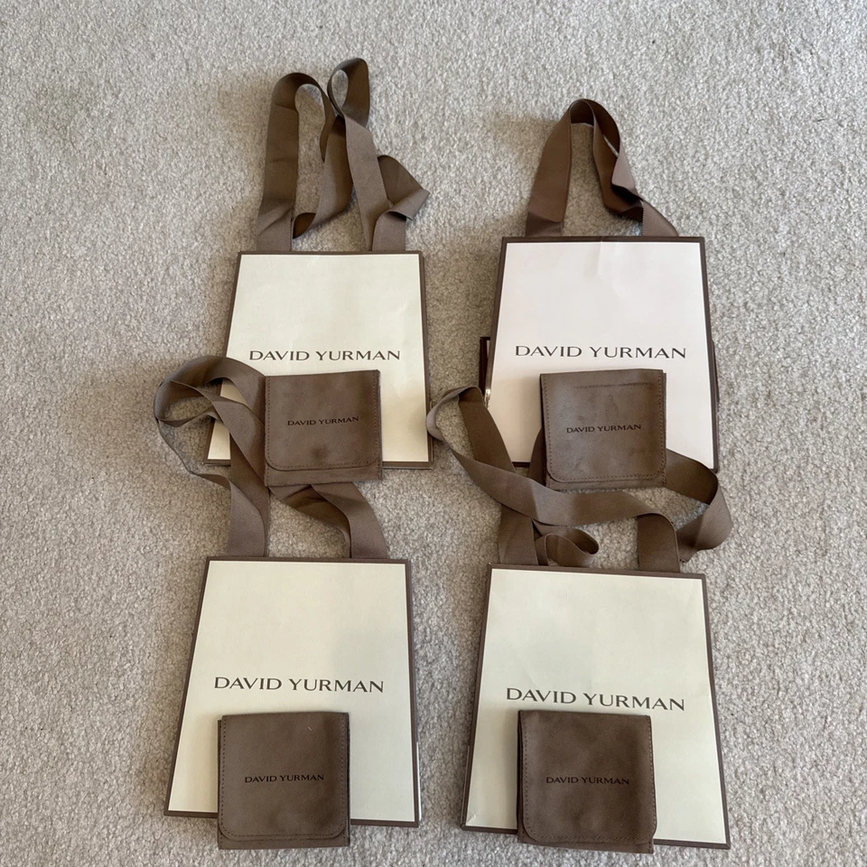 Cuatro bolsas David Yurman con cuatro bolsas de joyería Foto 2 de 3