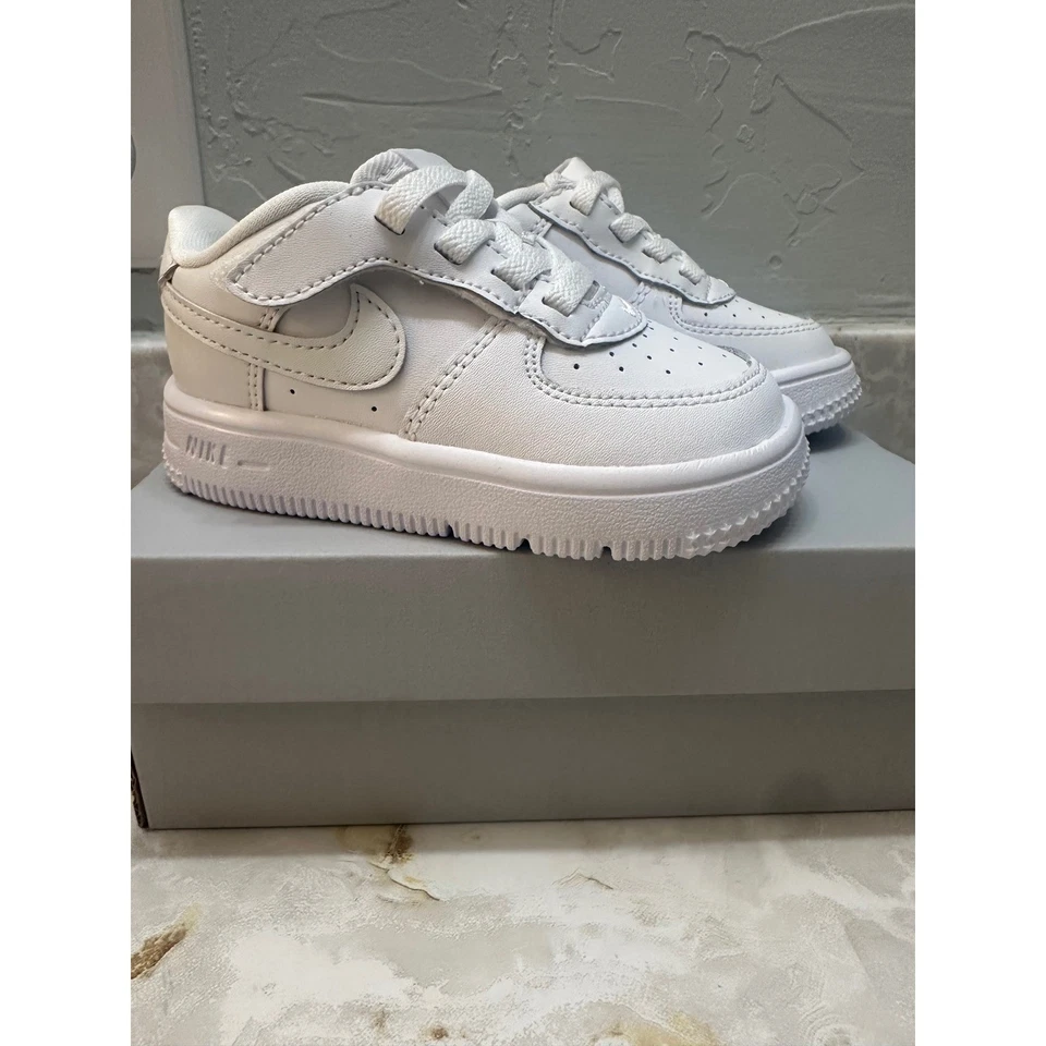Niños Pequeños Nike Force 1 Bajo Fácil de Encargar Blanco Cuero Tenis Zapatos Talla 6c Foto 2 de 4