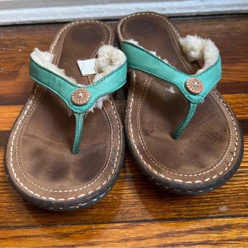 Sandalo UGG Hamoa in pelle verde foderato in shearling taglia 7