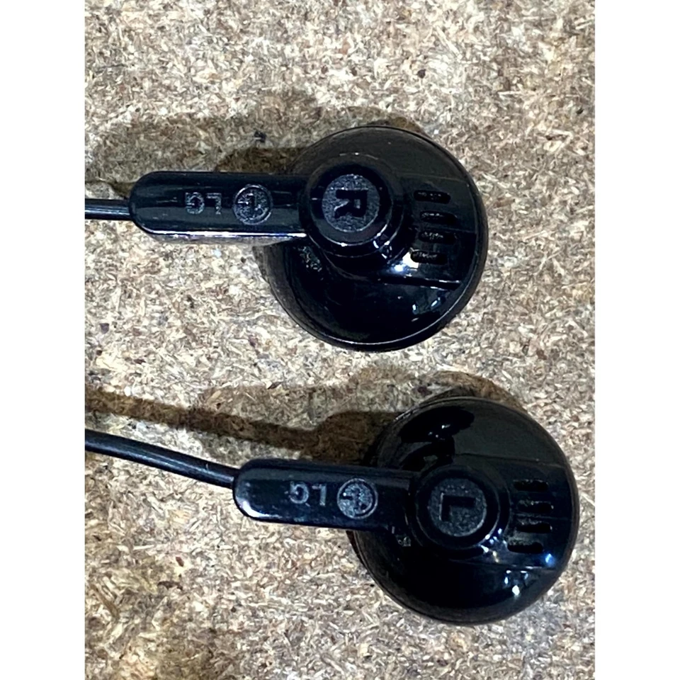 LG SGEY0003721 In-Ear Earphones Black Wired Built-In Microphone for KP130, KP170 - Image 3 of 4