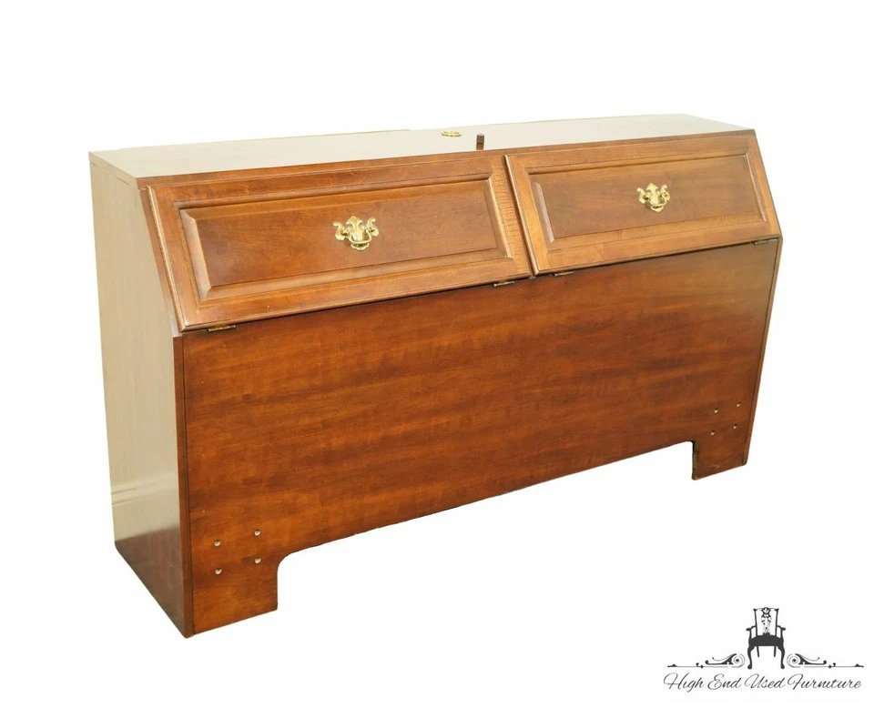 THOMASVILLE FURNITURE Winston Court Collection Solid Cherry Queen Size Storag... - Image 2 of 4