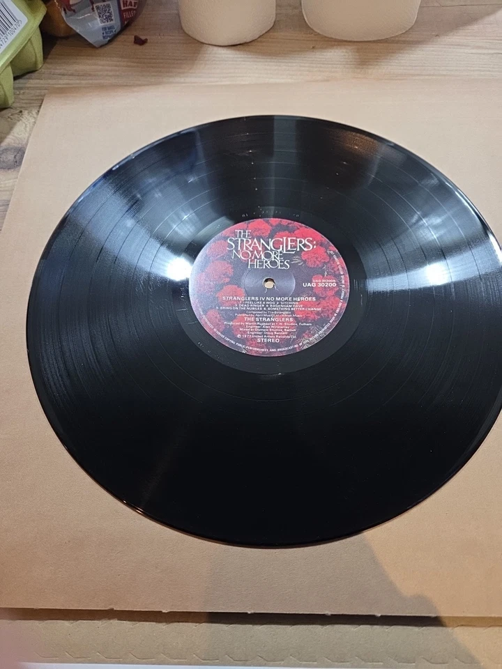 The Stranglers No More Heroes 1977 UK Vinyl LP with Inner Sleeve - Image 4 of 4