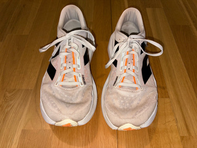 NEW BALANCE - FuelCell Rebel v4 - Laufschuh - Weiß / Angora / Hot Mango - GR. 42