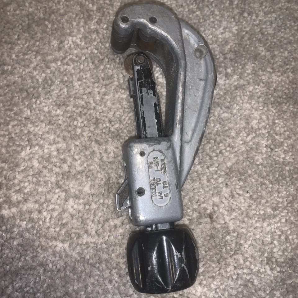 Ridgid 31632 Model 151 Quick-Acting Tubing Cutter 6-42mm Copper Plastics Pipe - Image 2 of 2