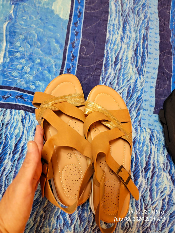 INSCIT Women’s Tan Strappy Sandals Gold Glitter Buckle Faux Leather 9.5 NWD