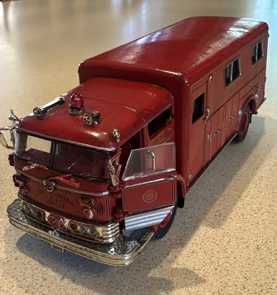 1/50 Signature Models West Hempstead Fire Department 1960 Mack C Rescue - Image 3 of 4