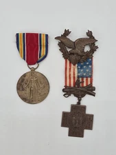 WWII Victory Medal + Spanish American War Veterans Cuba USA Medal – Original Lot
