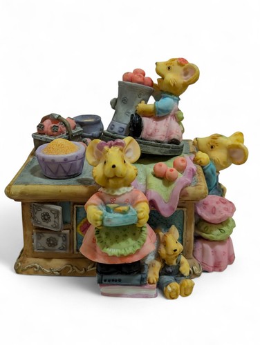 Vintage Three Mouse Spinning Music Box Playing "As Time Goes By" From Casablanca