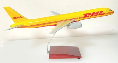 Boeing 757-200 DHL Logistics Lupa Large Snap Fit Sammlermodell 1:100