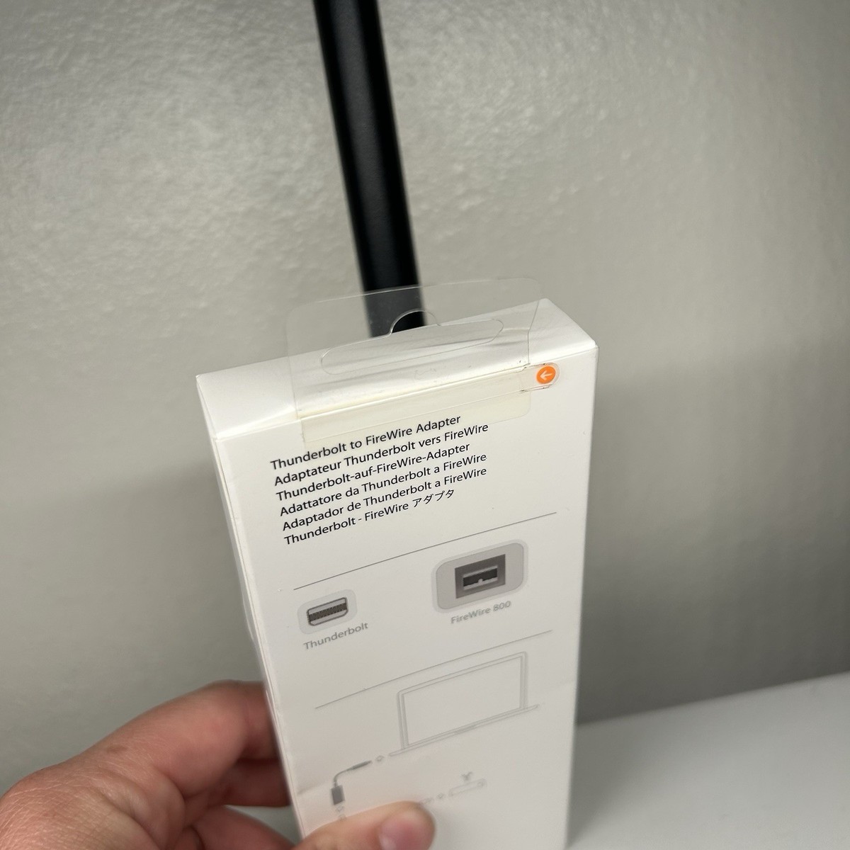 アップル純正品　Thunderbolt to FireWire Adapter Apple Thunderbolt-FireWire Adapter | MD464ZM/A