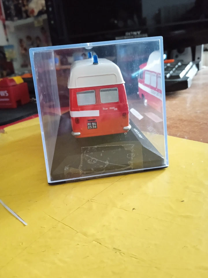 Ambulanza Fiat 238 Vigili del Fuoco tetto alto  1:43 artigianale perfetta,leggi! - Immagine 4 di 4