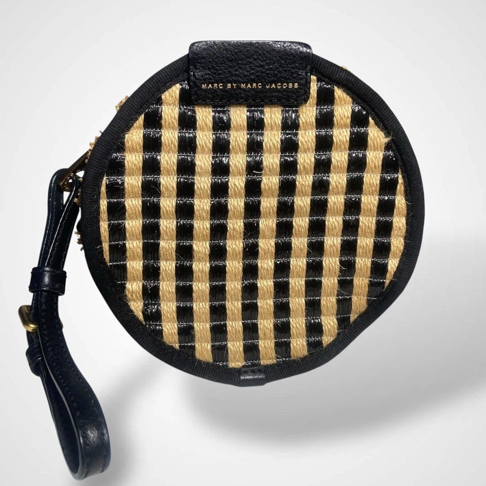 Marc by Marc Jacobs круглый в полоску кошелек с ремешком сумка джутовый желтовато-коричневый и черный богемное повседневный - Изображение 2 из 4