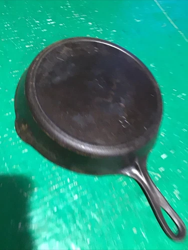 Vintage GRISWOLD VICTOR # 8 CAST IRON SKILLET PAN  722 A  w/ HEAT-RING 722A